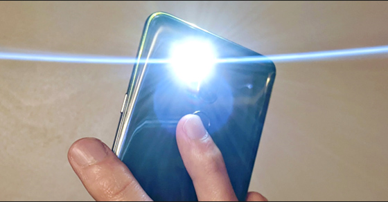 Cách bật, tắt đèn flash làm đèn pin trên điện thoại Android, iPhone